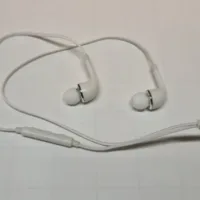 Comset - ears simple - close up